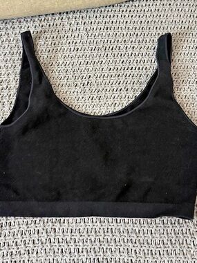 an action a day Sports Bra in Black Large Like New